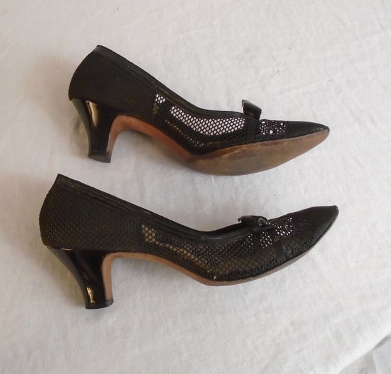 SALE Vintage 1950s Pumps Black Mesh Kitten Heels Bows… - Gem