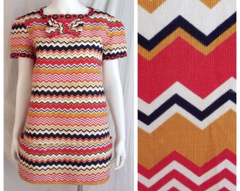 robe vintage des années 1960 Zigzag Print Mini Dress Mod Medium 40 x 41 x 44