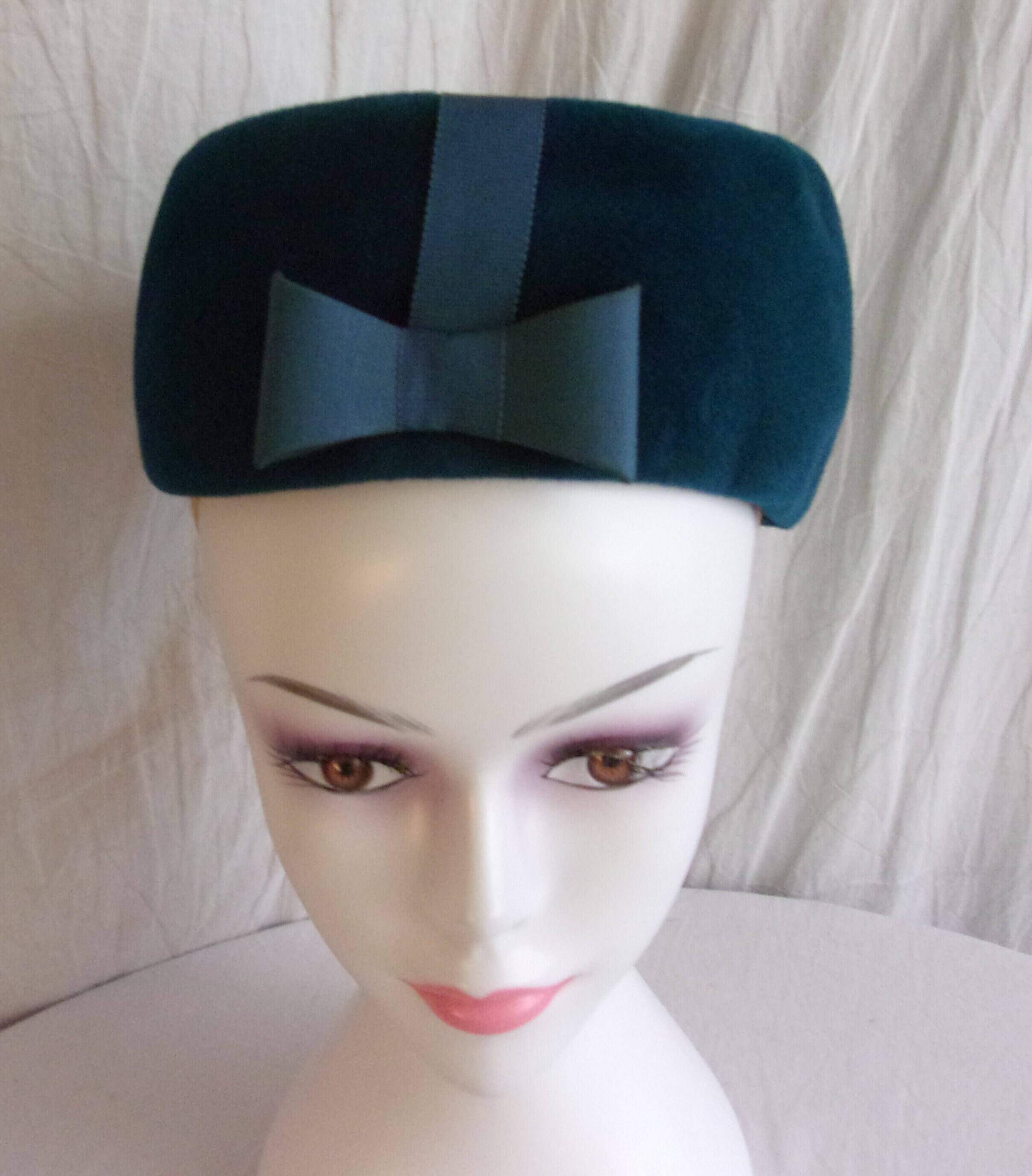 Vintage 1960s Hat Teal Velour Pillbox Formal Hat Large Bow  display picture 2