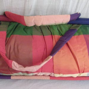Bolso vintage de los años 40 con asa superior de tafetán arcoíris