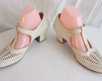 Vintage 1930s Shoes White Leather Mary Jane Pumps with Lattice 6.5 Narrow