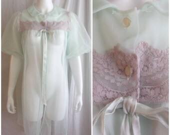 Vintage 1960s Robe Sheer Mint Green Nylon with Lace Trim Puffed Sleeves Large