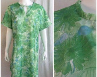 Vintage 1970s Dress Green Floral Poly Plus Size 46 x 40 x 46