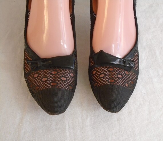 SALE Vintage 1950s Pumps Black Mesh Kitten Heels Bows… - Gem