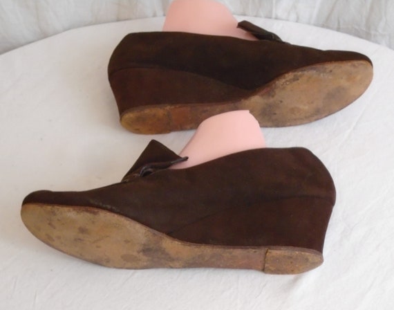 Vintage 1940s Shoes Brown Suede Loafer Style Wedg… - image 3