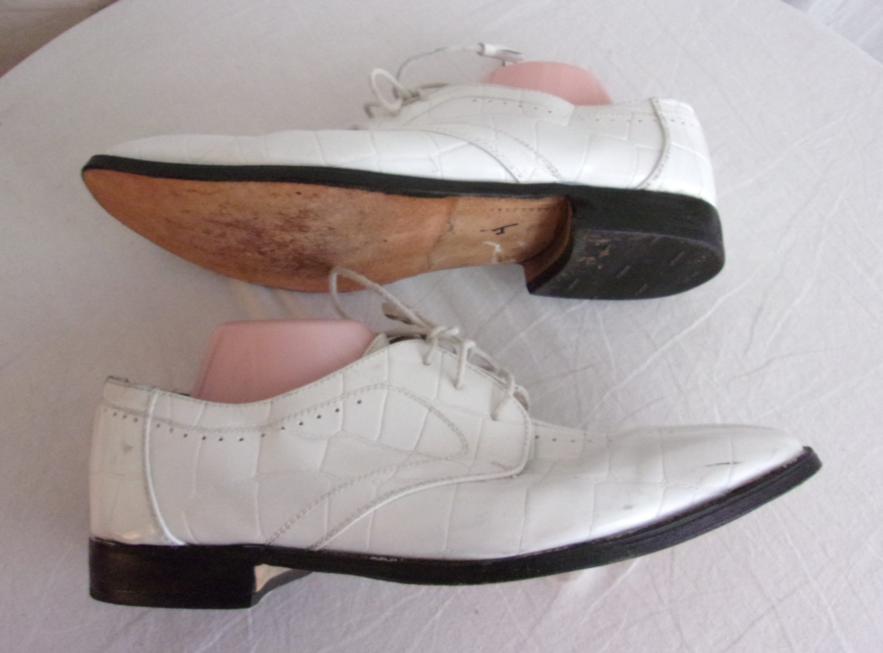 Vintage 1990s Men's Shoes White Faux Alligator Oxfords Disco Look