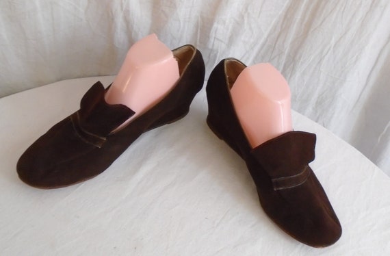 Vintage 1940s Shoes Brown Suede Loafer Style Wedg… - image 1