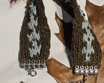 Gebreide henneparmband in etnische stijl met glaskralen: verstelbare boho-sieraden