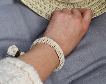 Gehaakte henneparmband – natuurlijke, milieuvriendelijke boho-sieraden