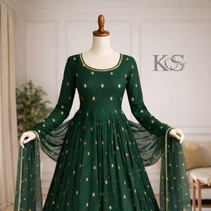Hermoso Salwar Kameez verde con bordados elaborados y lentejuelas, con dupatta, vestido para fiestas, para eventos especiales, Anarkali para bodas.