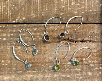 Plata de ley & pendientes de piedras preciosas