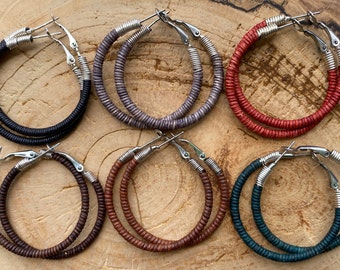 Mediano/40 mm - Pendientes de aro envueltos en cuero