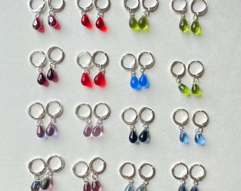 Tjeckiska glasörhängen med droppform: Hypoallergena Huggie Hoops