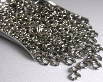 Thick Open Cut Jump Rings, Gunmetal Tone Plated, 5mm diameter, 20 gauge - 50 pieces