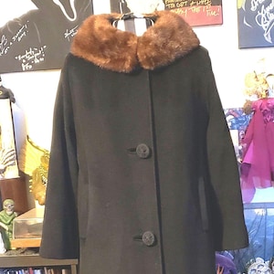 1950&#39;s- early 60&#39;s Vintage ILGUW Fashionbilt brand from Norby&#39;s Beautiful Black Wool & Mink Long Coat