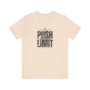 Camiseta de gimnasio "Supera tus límites" / Camiseta motivacional para entrenar, Camiseta de entrenamiento físico, Camiseta unisex para levantamiento de pesas, Regalo para atletas imagen 6