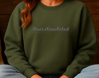 Besticktes Overstimulated Sweatshirt: Lustiges Sweatshirt für psychische Gesundheit, Angst Rundhalsausschnitt