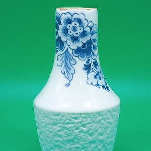 Vintage Heinen Delfts "Blauw" Ceramic Vase – Textured White Collectible