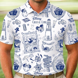 Puede incluir: Polo blanco con un diseño azul de Disney Cruise Line. La camisa está cubierta de ilustraciones náuticas y de Disney, incluyendo a Mickey Mouse, anclas y barcos. La camisa tiene cuello y mangas cortas.