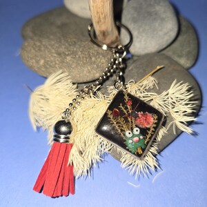 Handmade and also great bit of color for anything with a zipper