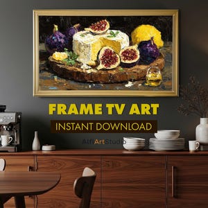 Puede incluir: Una pintura enmarcada representa una naturaleza muerta de comida. La obra presenta una rueda de queso, higos y un limón sobre una tabla de madera. La pintura está sobre un fondo oscuro. El texto "FRAME TV ART" y "INSTANT DOWNLOAD" es visible.