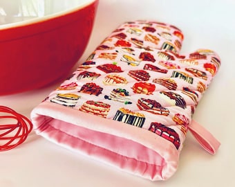 Handmade Oven Mitt – Tiny Cakes on Pink Oven Mitt – A Sweet Gift for Foodie