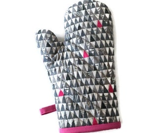 Mod Triangles Oven Mitt, Gray and Hot Pink Oven Glove