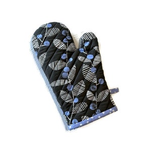 Blueberries on Brown Oven Mitt, Scandi Oven Glove