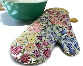 Oven Mitt, Colorful Daisies, Handmade Oven Glove, Gift for Mom