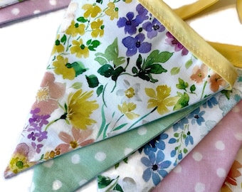 Pastel Spring Decor, Floral 11-Flag Fabric Bunting