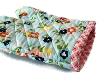 Farmhouse Floral Oven Mitt - Gift for Mom - Handmade Quilted Oven Glove