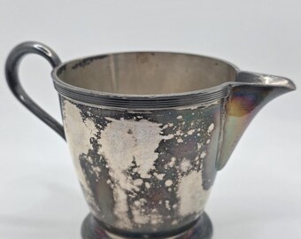 Jarra cremeira vintage WM A Rogers 4903 em prata, estilo Art Déco, com manchas.