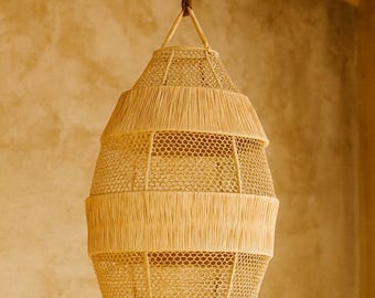 Raffia Pendant Light – Handwoven Hanging Lampshade in Natural Raffia