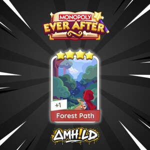 Puede incluir: Una tarjeta del juego Monopoly Ever After que presenta una escena de bosque con un personaje con una capucha roja. La tarjeta está etiquetada como "Forest Path" con un símbolo de más uno. El logotipo del juego está en la parte superior.