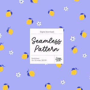 Könnte beinhalten: Nahtloses Muster mit gelben Zitronen, blauen Blättern und weißen Blüten auf hellviolettem Hintergrund. Das Design enthält den Text „Nahtloses Muster“ und „Digitaler Download“. Das Muster ist handgezeichnet und misst 30,48 x 30,48 cm.