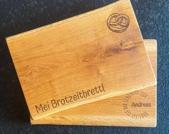 Personalized oak breadboard – engraved with your desired text & design | Wooden cutting board | Breakfast board | Father's Day gift