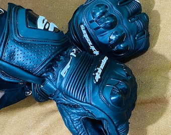 Zwarte GP Pro motorsporthandschoenen: leren motorhandschoenen met knokkelbescherming