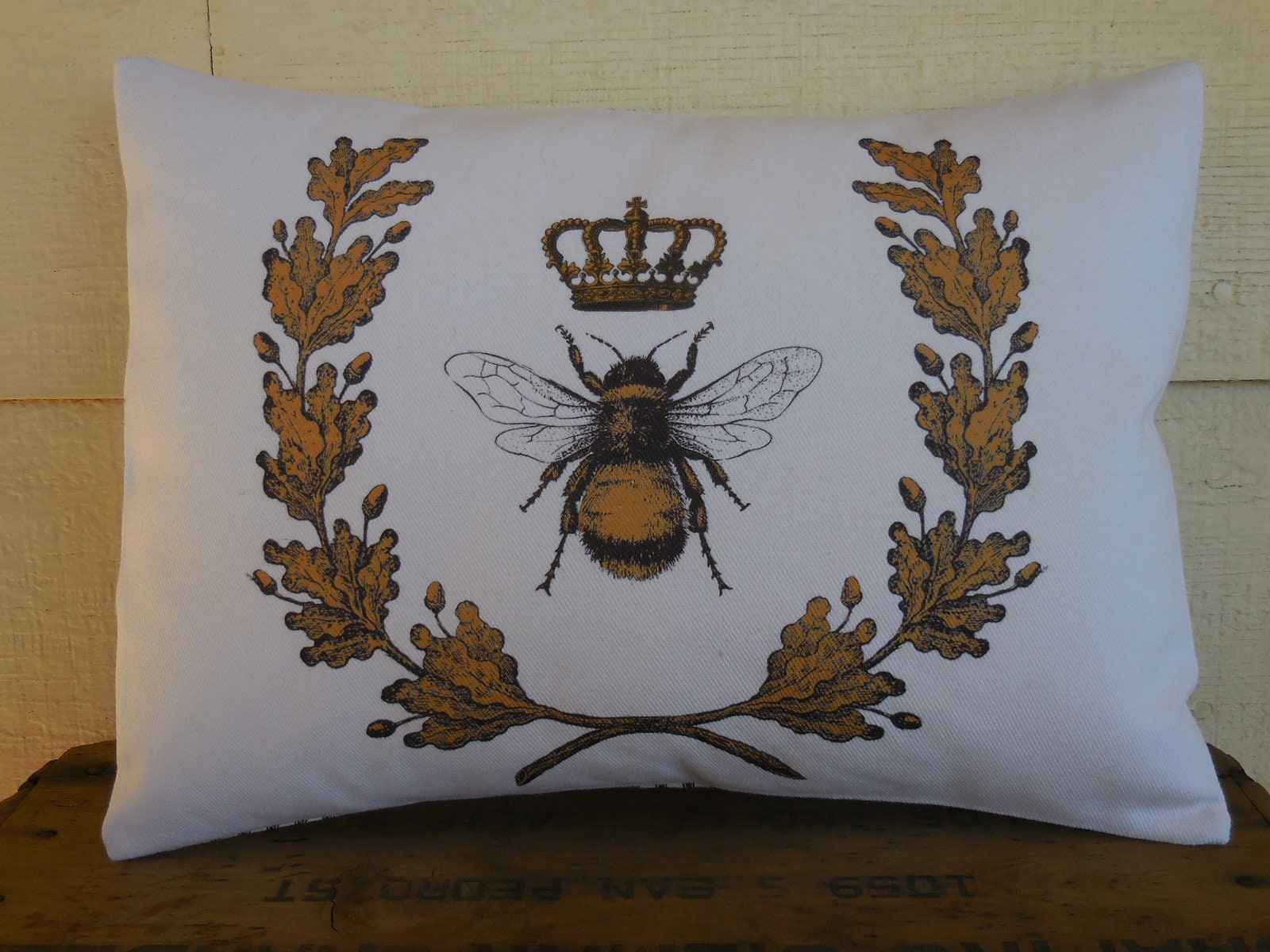 Queen Bee Pillow, Shabby chic, Bee Decor, Farmhouse Pillows,  INSERT …