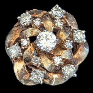 Anillo de cóctel con cúpula de oro amarillo de 14 k con racimo de diamantes de los años 60 Boule Vintage Estate DISPONIBLE A PAGO