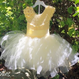 Häkelkleider Anleitung: Häkelblumenmädchen Kleid, Häkel Tütü, Tüllrock 'Das Lisa-Lynn-Kleid'