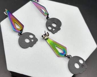 Colección Cursed Curios — “Neon Necromancer” — Pendientes de calavera