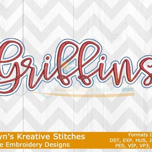 Pode incluir: Design de bordado de máquina da palavra "Griffins" em uma fonte cursiva vermelha e azul. O design é contornado em azul e preenchido em vermelho. O texto "Katelyn's Kreative Stitches Machine Embroidery Designs" e "Formats Included: DST, EXP, HUS, JEF, JEF+ PES, VIP, VP3, and XXX" também estão incluídos na imagem.