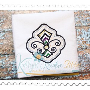 Fleur de Lis Applique with Offsets