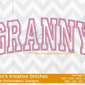 Könnte beinhalten: Maschinenstickerei-Design des Wortes "GRANNY" in Pink mit weißem Umriss. Das Design ist in einer Schriftart im Varsity-Stil. Der Text "Katelyn's Kreative Stitches Machine Embroidery Designs" und "Formate enthalten: DST, EXP, HUS, JEF, JEF+ PES, VIP, VP3 und XXX" ist ebenfalls im Bild enthalten.