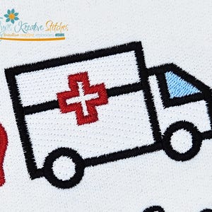 Puede incluir: Diseño bordado de una ambulancia blanca con una cruz roja, contorno negro y ventana azul. El diseño está sobre tela blanca. La imagen también incluye un emblema de los bomberos y el texto "Katelyn's Kreative Stitches".