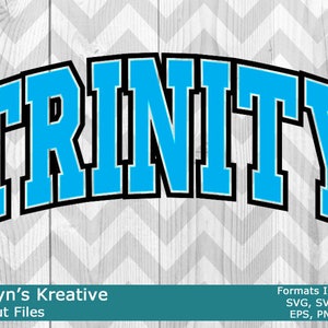Puede incluir: Un diseño gráfico azul y negro de la palabra "TRINITY" en una fuente en negrita y de bloques. El diseño se coloca sobre un fondo de chevron blanco y gris.