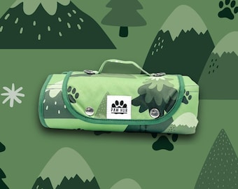 Tapis pliable pour chien | Tapis de voyage portable en toile oxford résistant à l'eau (Motif : Mountain Paws)
