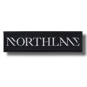 Puede incluir: Un parche rectangular negro con la palabra "NORTHLANE" bordada en blanco. El parche tiene un diseño limpio y minimalista, con el texto centrado y los bordes cuidadosamente acabados. Es probable que sea para ropa o accesorios.
