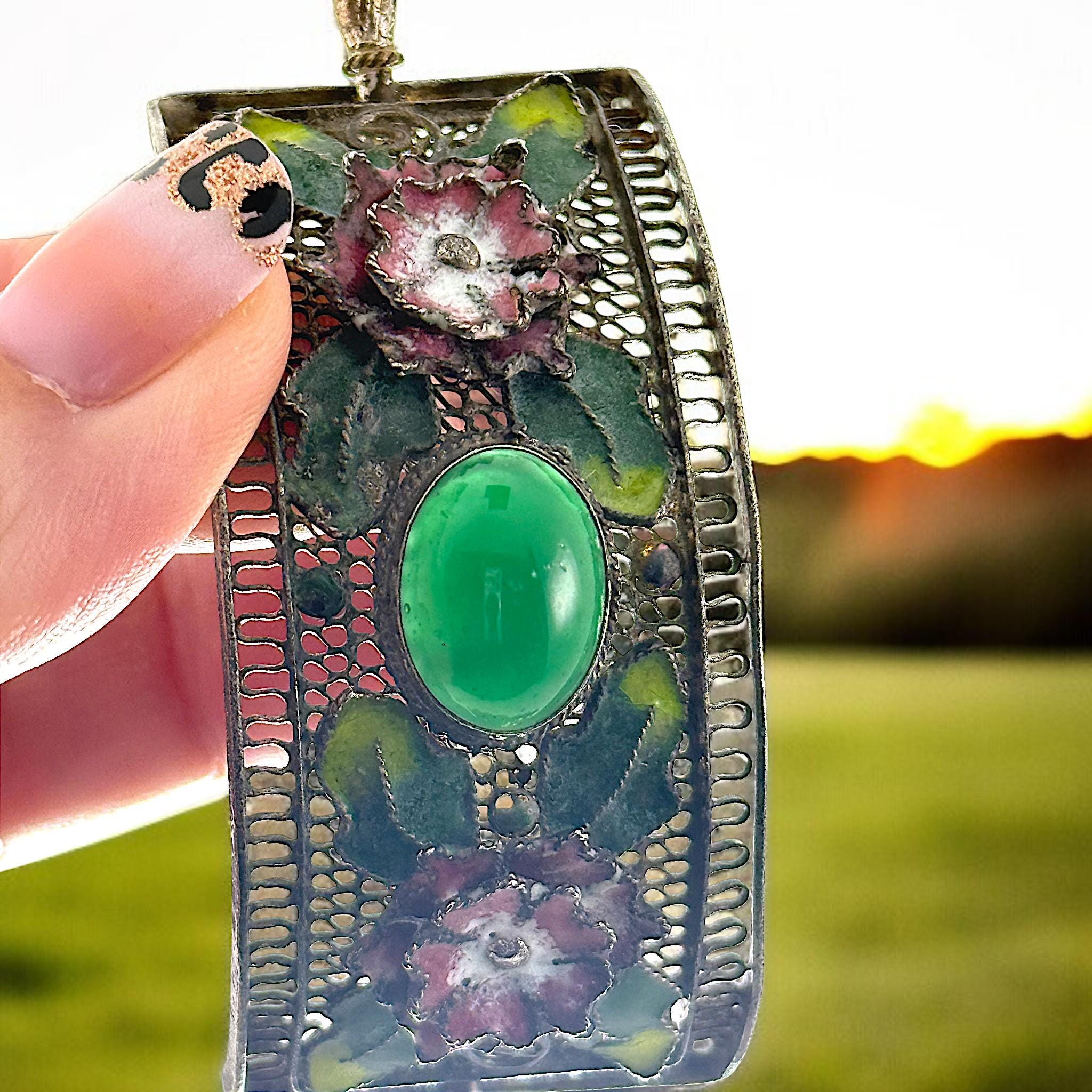 Broche ancienne en or 18 carats, filigrane et pierres précie