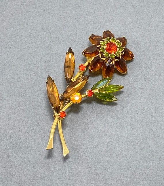 Juliana D&E Lavender, Gray and Yellow Rhinestones Brooch in A Gold Tone Setting, 1960